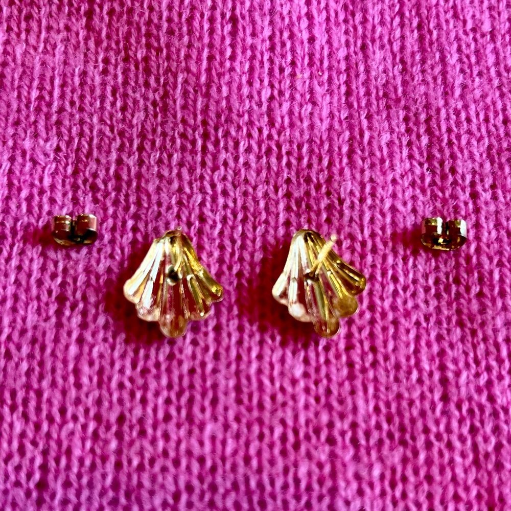 14k Gold Scallop Seashell Earrings - Picture 7 of 16